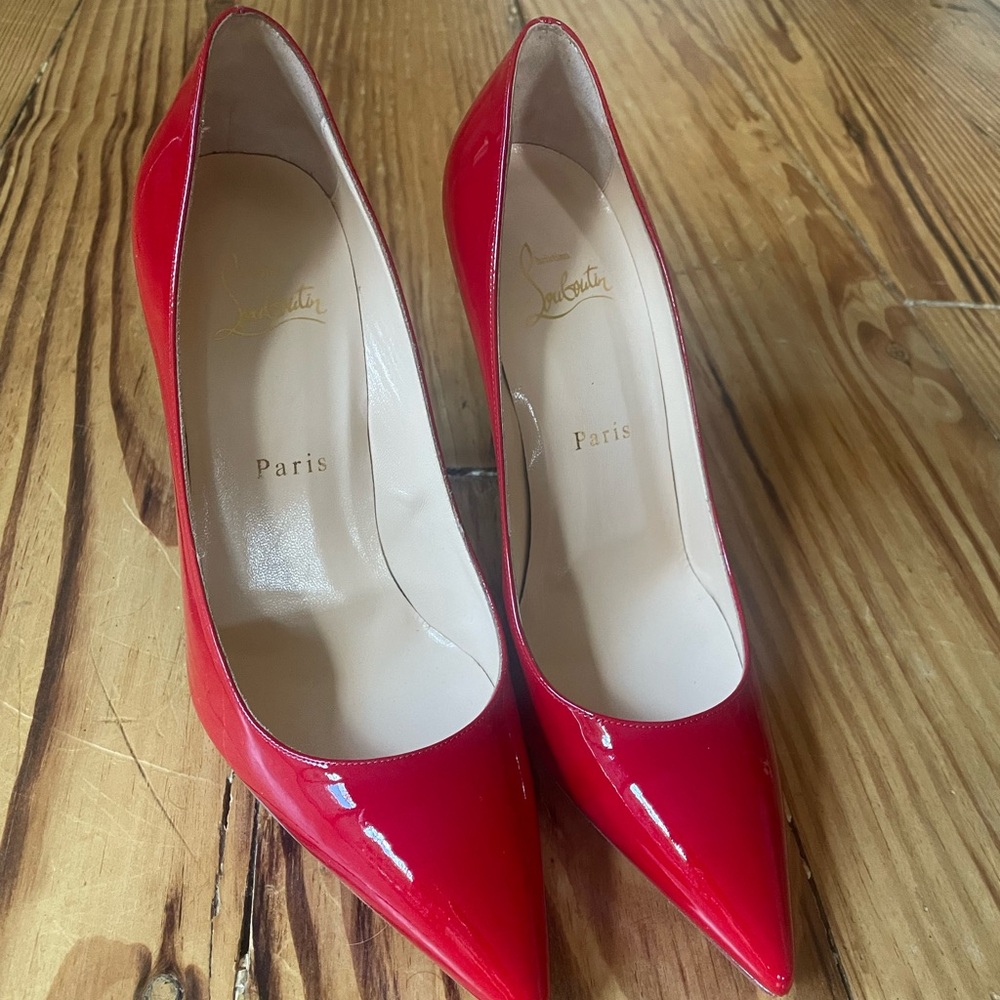 Christian Louboutin DÉCOLLETÉ 554 100 PATENT RED PUMPS